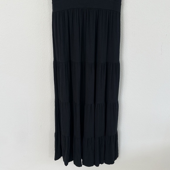 Garnet Hill V-Neck Tiered Minimalist Sleeveless Black Midi Dress - Picture 3 of 9